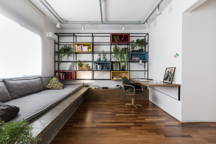 5 Design Elements to Enhance Your Bookshelf