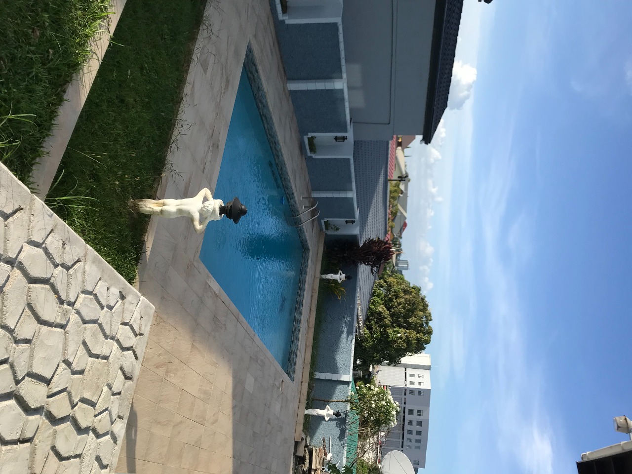 Penny Avenue, San Fernando