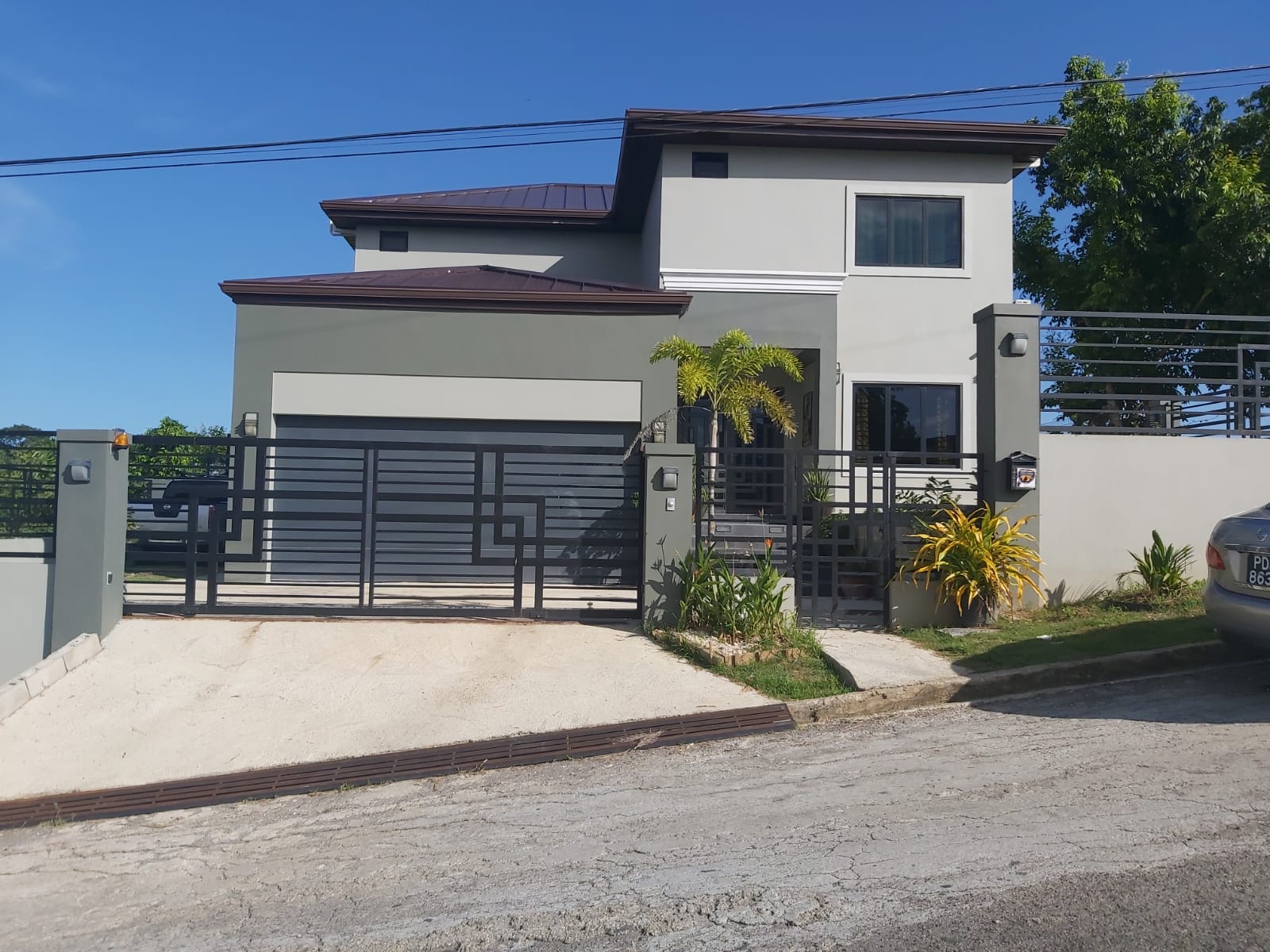 EXECUTIVE HOME FOR SALE IN PHI..